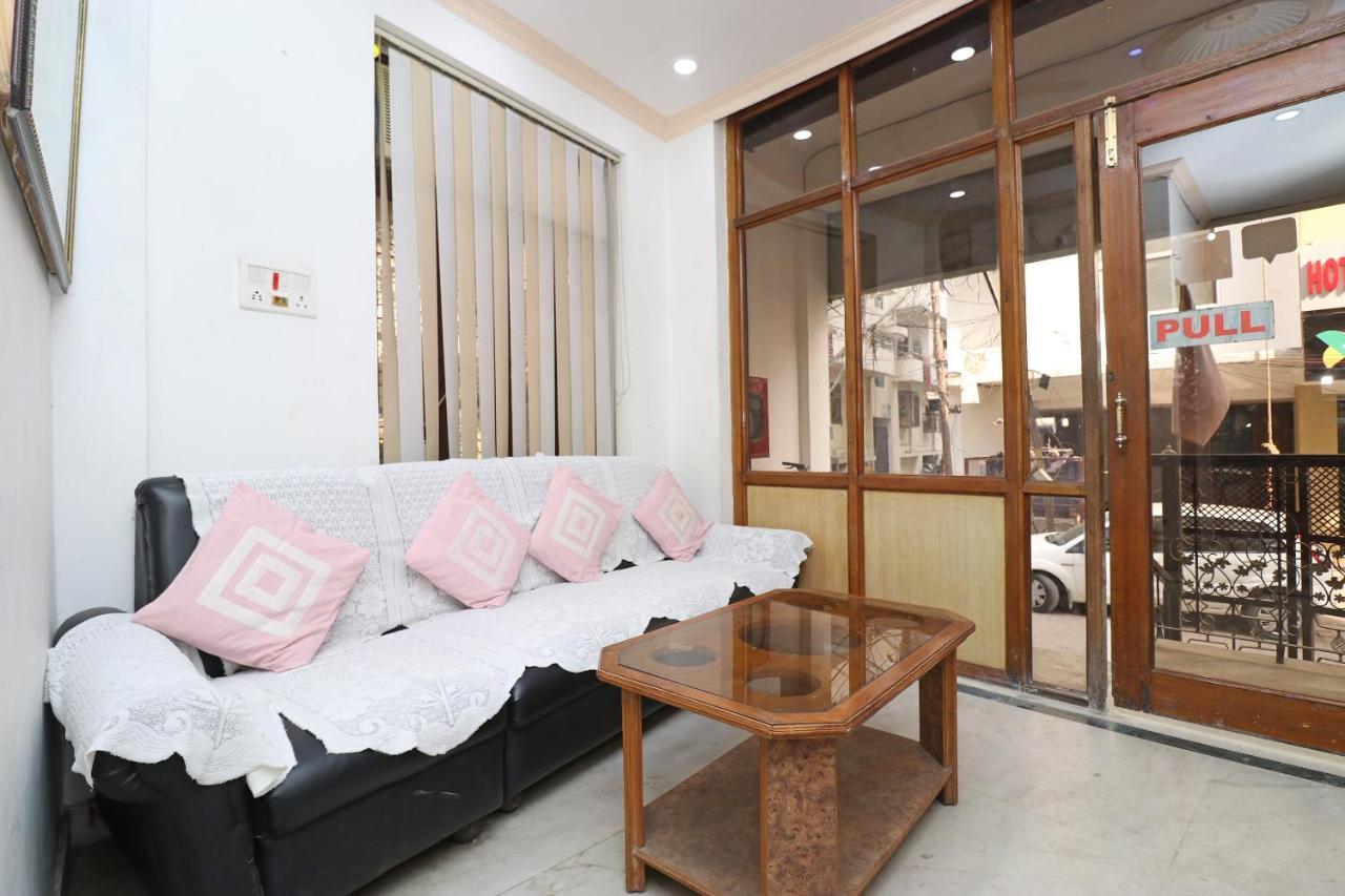 Oyo 8379 Hotel Kamal Lucknow Exteriör bild
