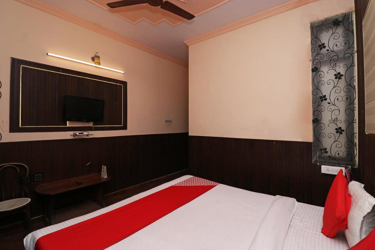 Oyo 8379 Hotel Kamal Lucknow Exteriör bild