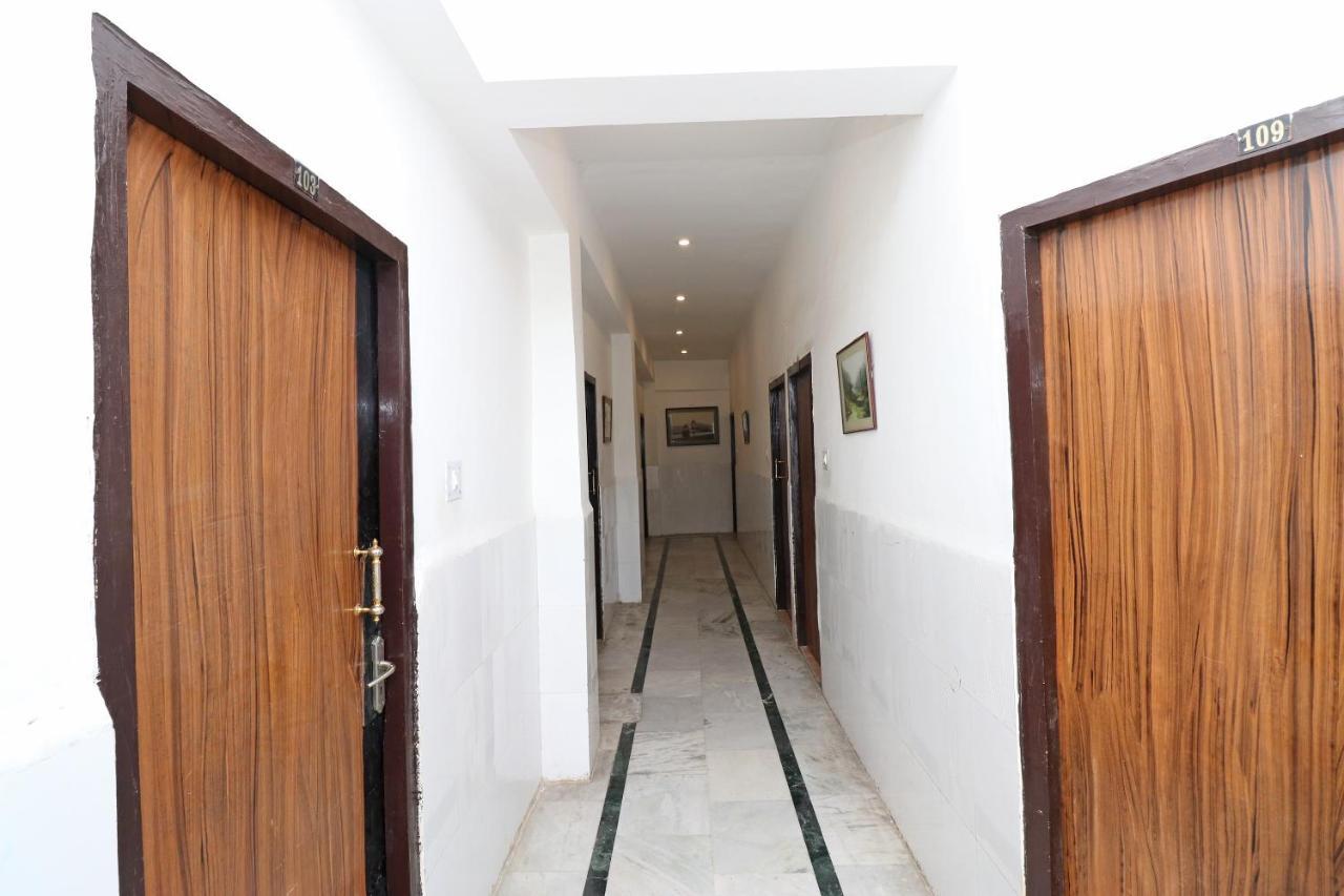 Oyo 8379 Hotel Kamal Lucknow Exteriör bild